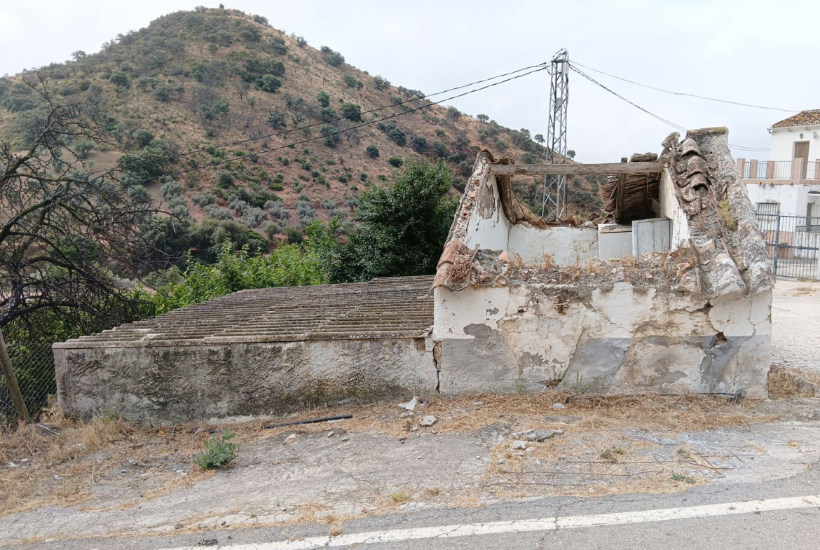 REF. JJ120626ALO – Inmueble en Alora