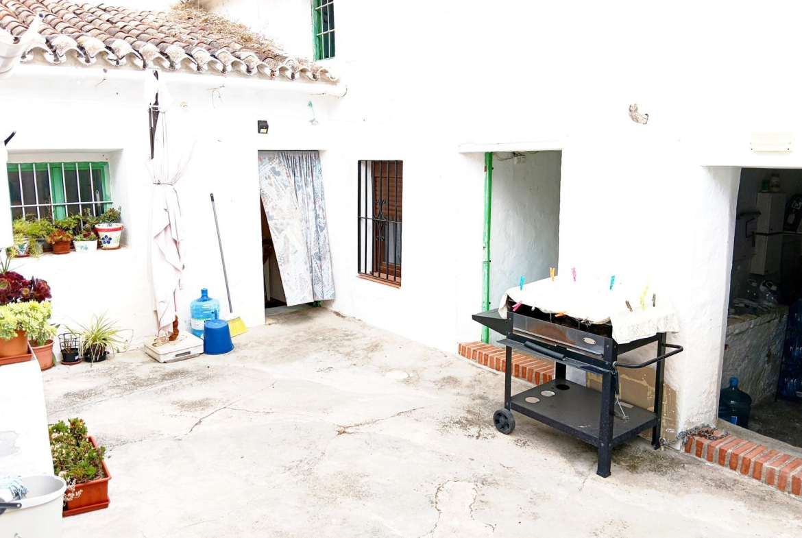 REF. JJ120626ALO – Inmueble en Alora