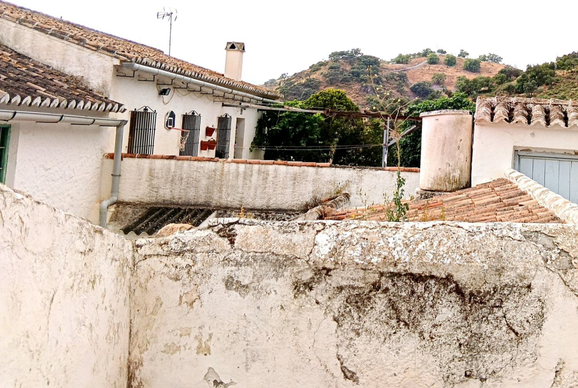 REF. JJ120626ALO – Inmueble en Alora