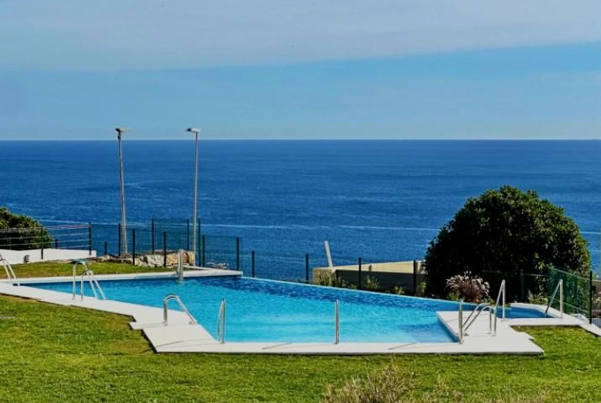 REF. LZ160626-01CA – Inmueble en Bahía de Casares