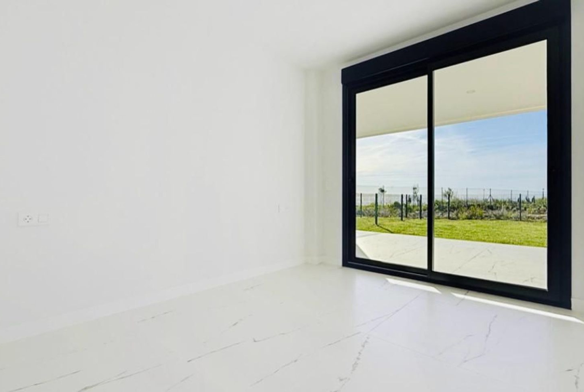REF. LZ160626-01CA – Inmueble en Bahía de Casares