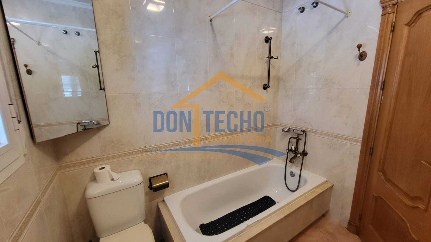 1377707391 REF. DM170925VE – Inmueble en Caleta de Velez