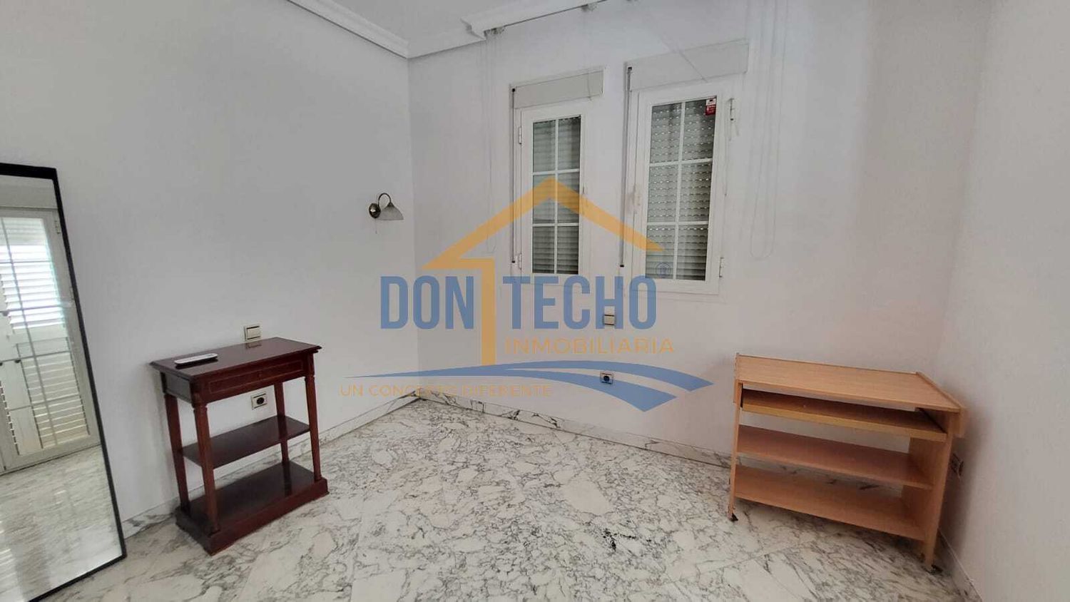 1377707393 REF. DM170925VE – Inmueble en Caleta de Velez