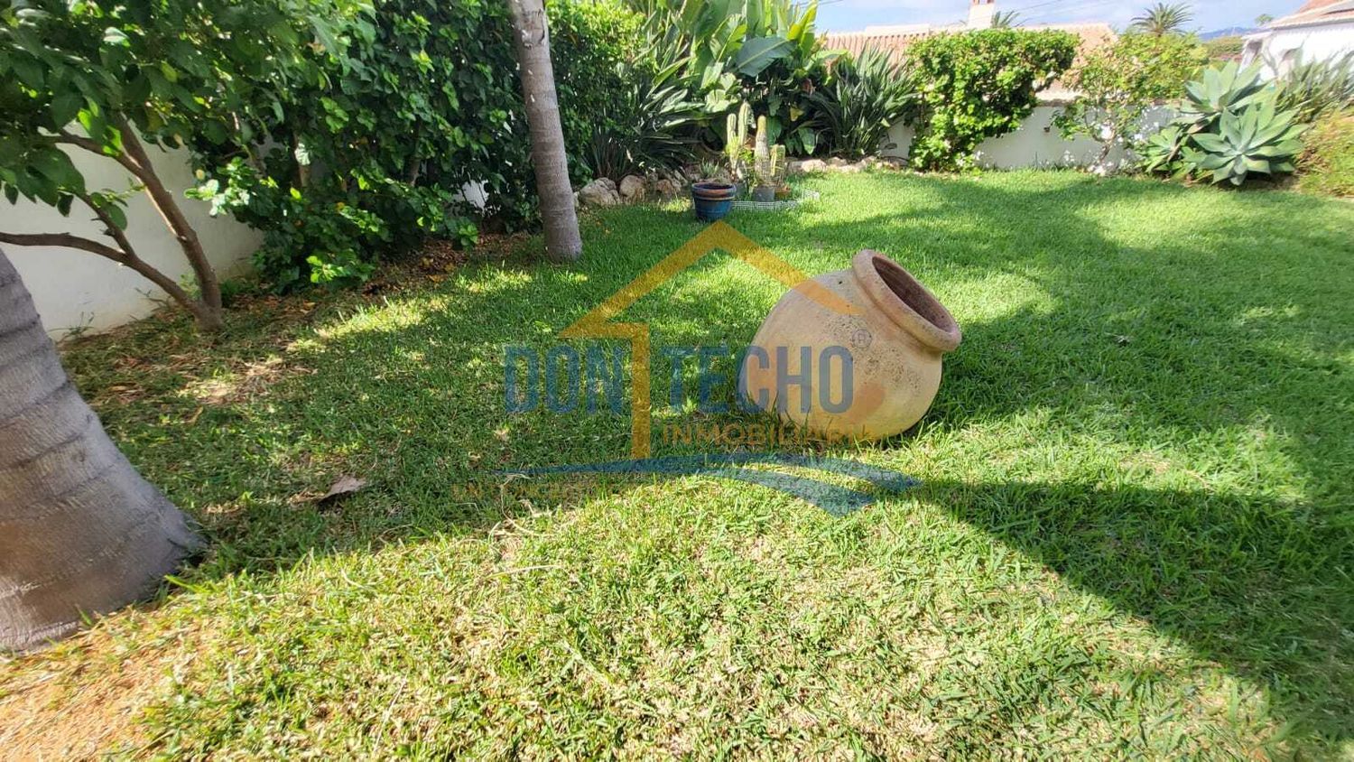 1377707400 REF. DM170925VE – Inmueble en Caleta de Velez