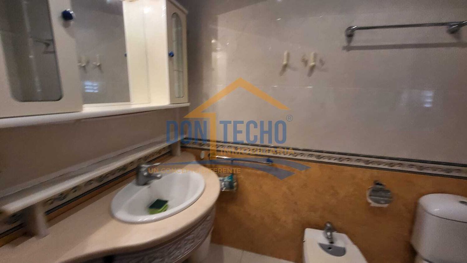 1377707415 REF. DM170925VE – Inmueble en Caleta de Velez