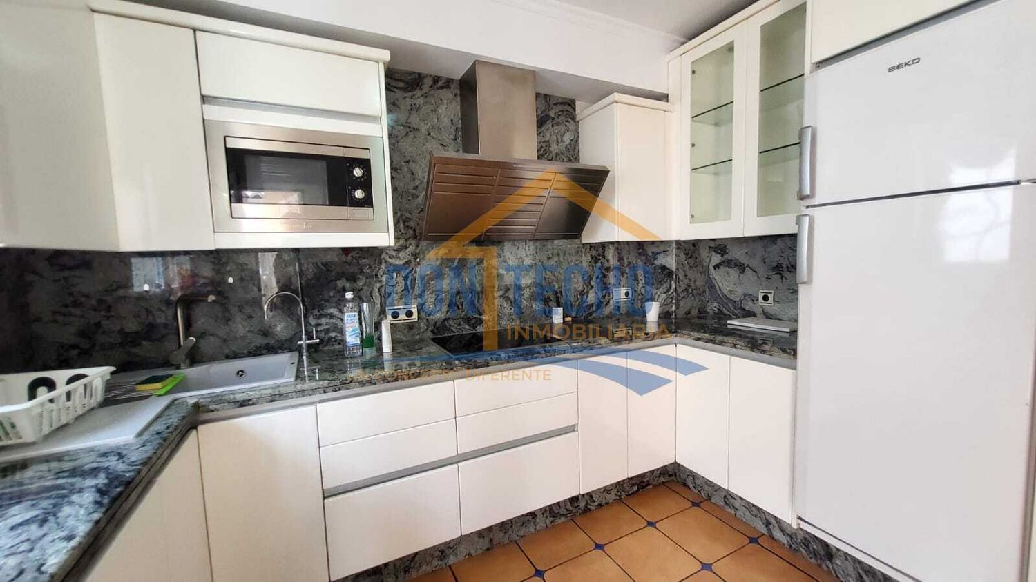 1377707424 REF. DM170925VE – Inmueble en Caleta de Velez