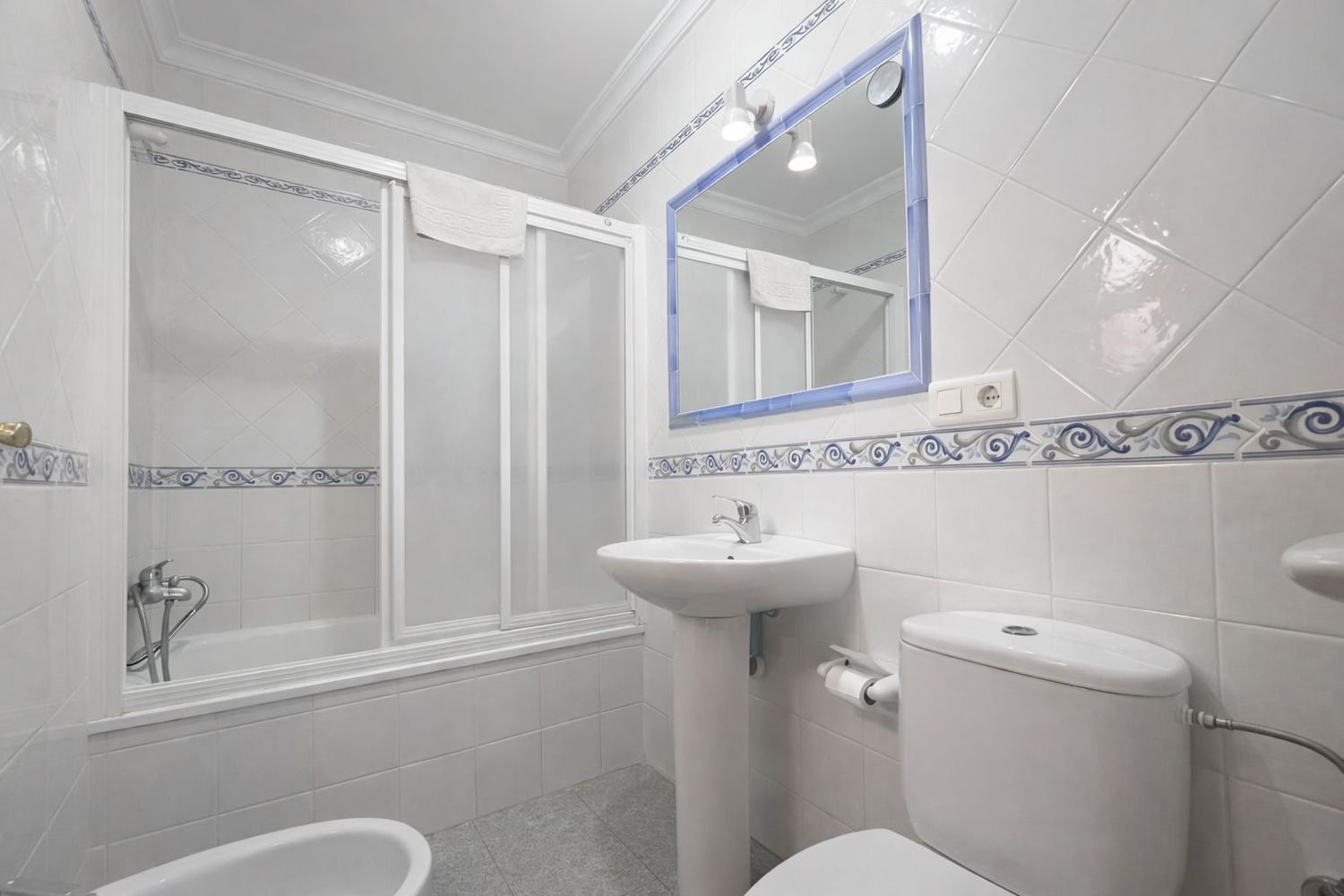1420255176 REF. DD100326NE – Inmueble en Centro
