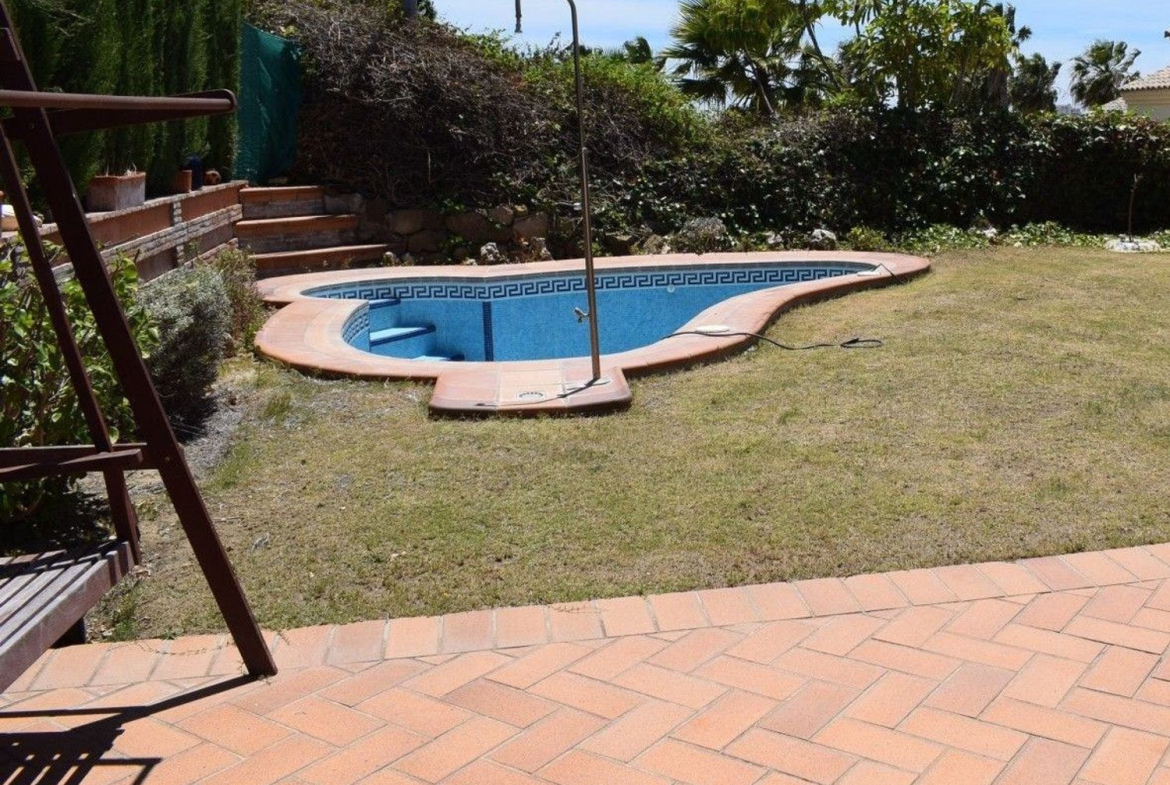 REF. LZ2503226MAN – Inmueble en Puerto de la Duquesa