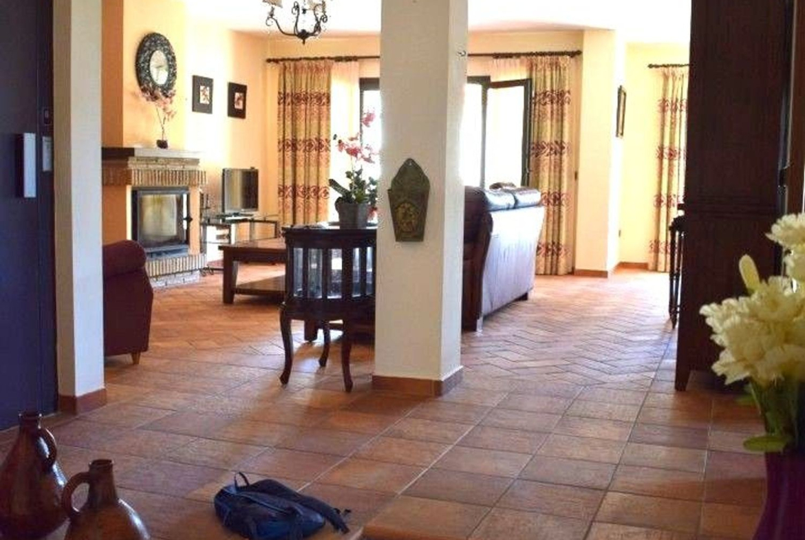 REF. LZ2503226MAN – Inmueble en Puerto de la Duquesa