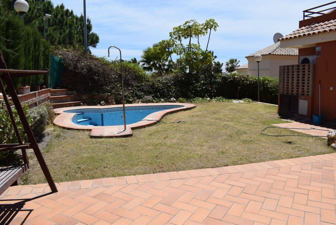 REF. LZ2503226MAN – Inmueble en Puerto de la Duquesa