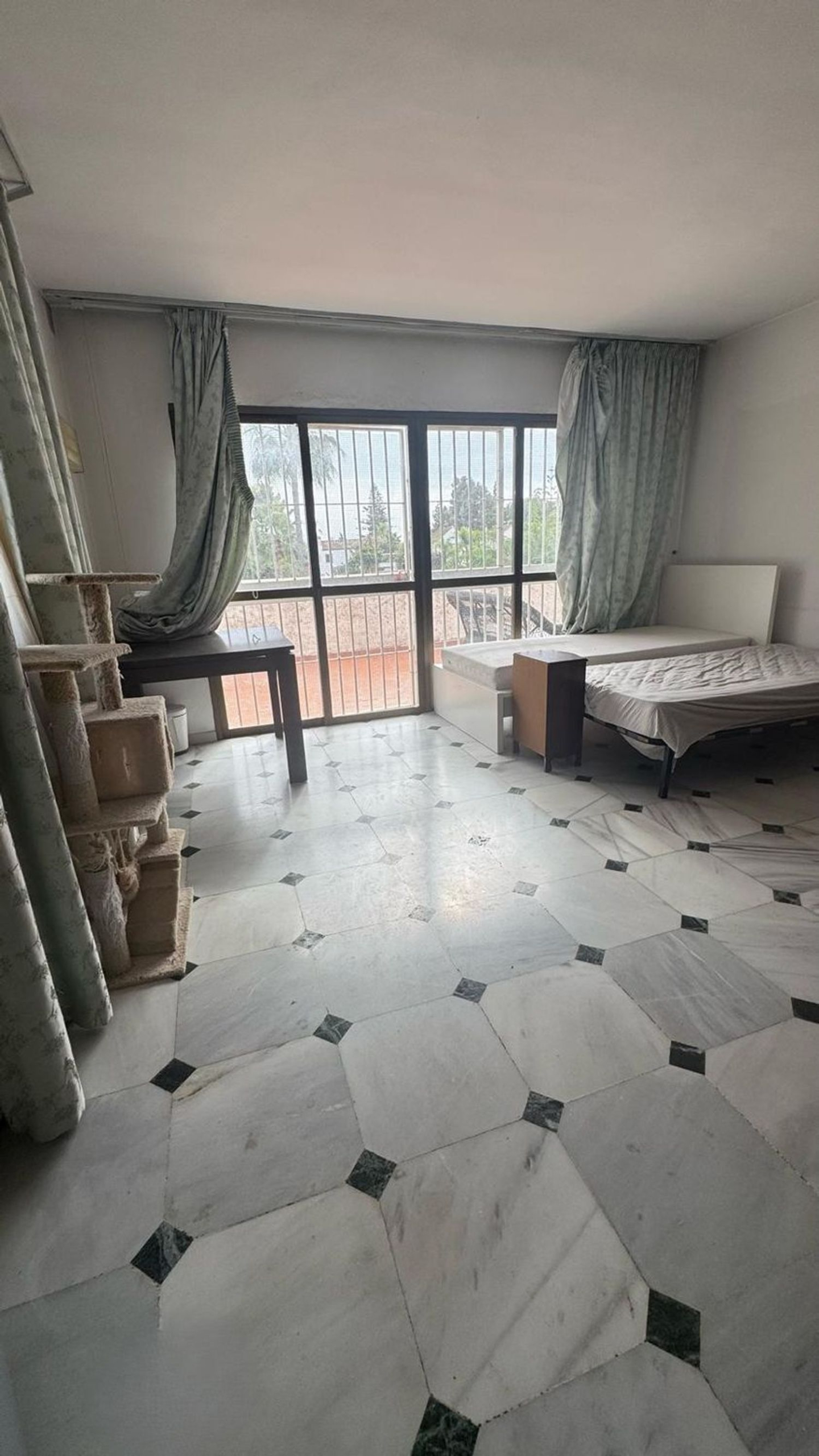 1424868725 REF. LZ010426EST – Inmueble en Zona Calvario