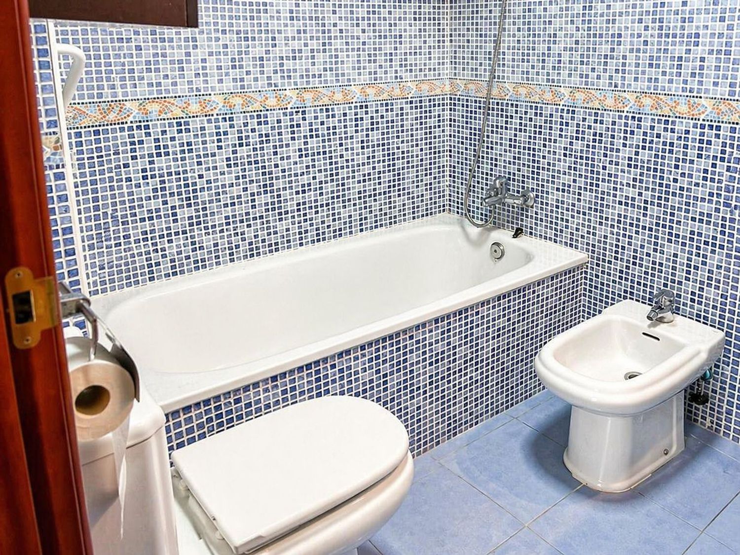 1426414105 REF. DD080426TO – Inmueble en Urbanización Santa Rosa