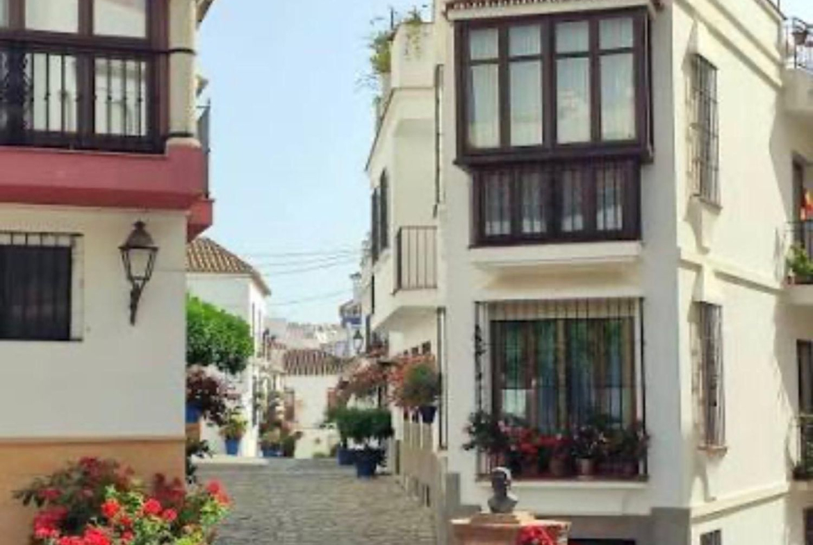 REF. LZ110426EST – Inmueble en Centro