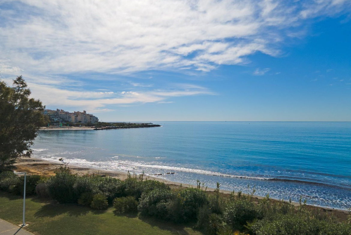 REF. LZ180426EST – Inmueble en Puerto de Estepona