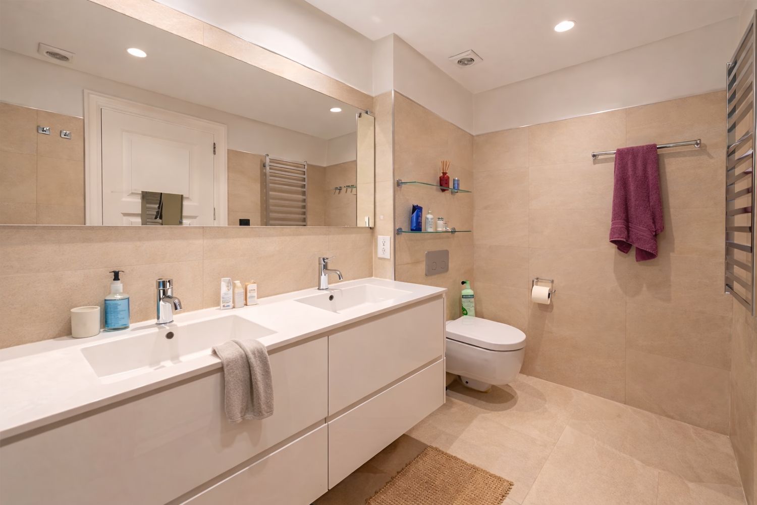 REF. LZ180426EST – Inmueble en Puerto de Estepona