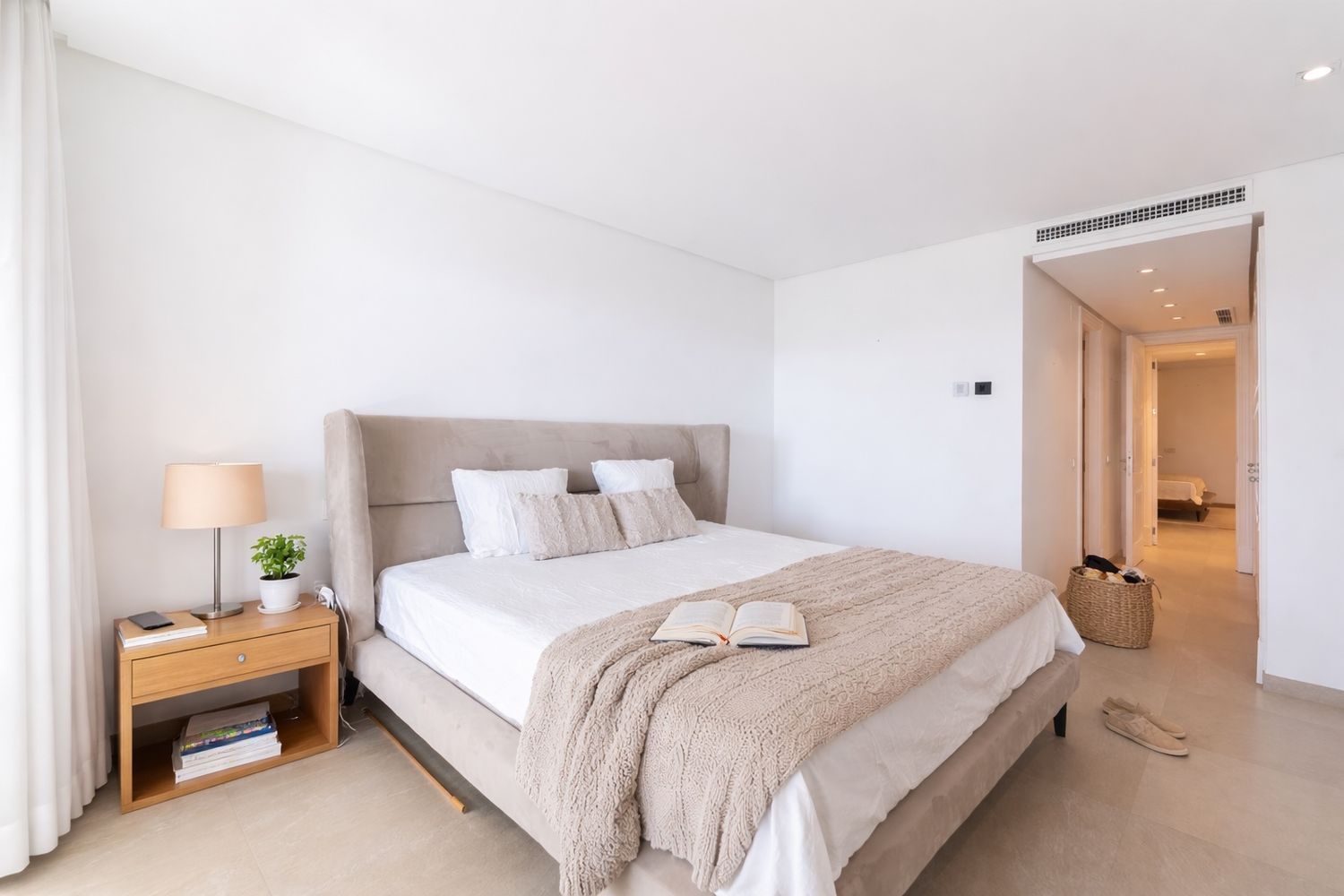 REF. LZ180426EST – Inmueble en Puerto de Estepona