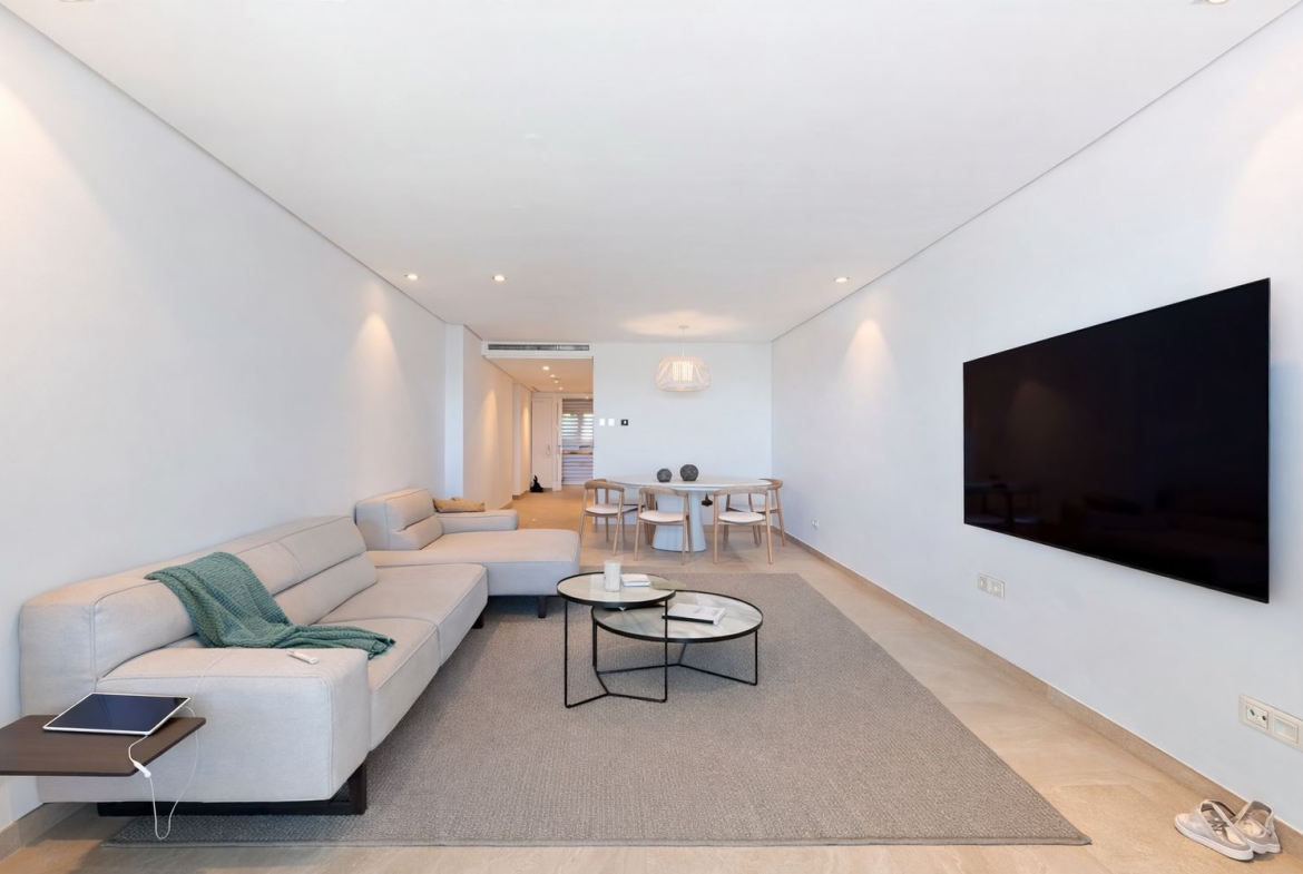 REF. LZ180426EST – Inmueble en Puerto de Estepona