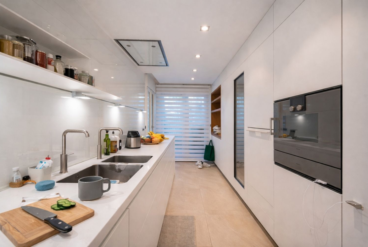 REF. LZ180426EST – Inmueble en Puerto de Estepona