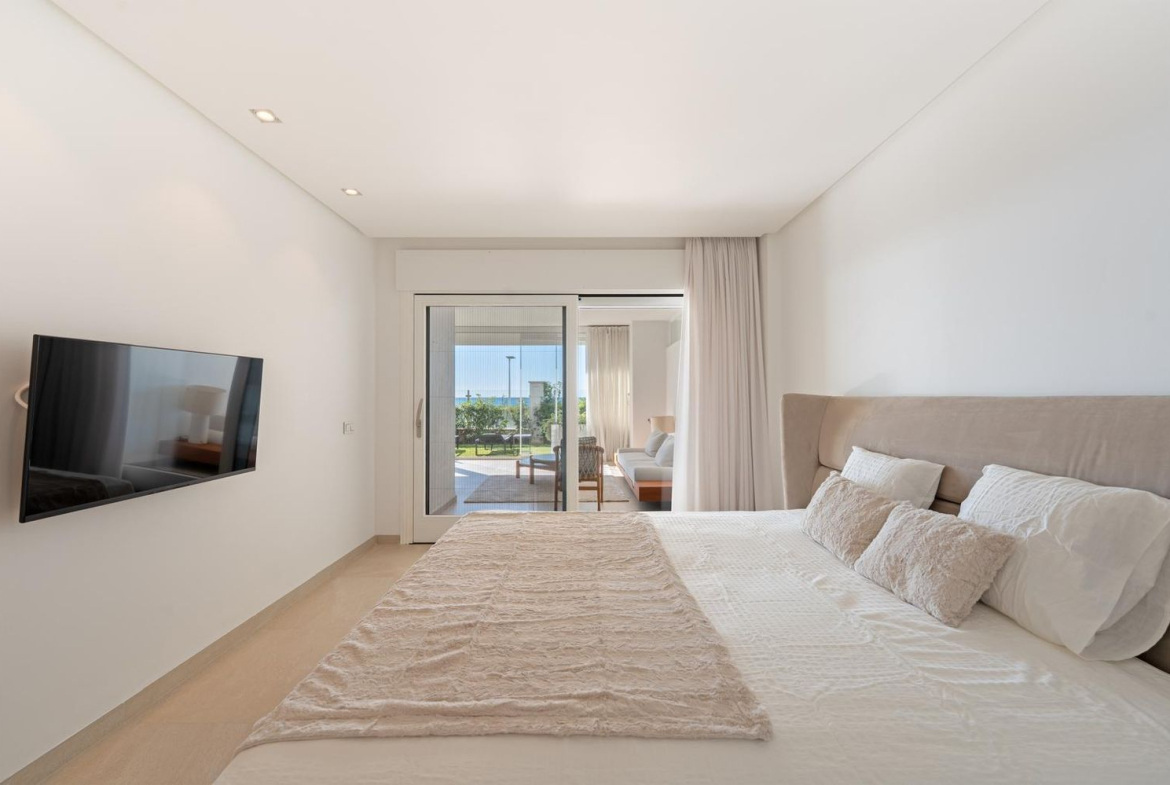 REF. LZ180426EST – Inmueble en Puerto de Estepona