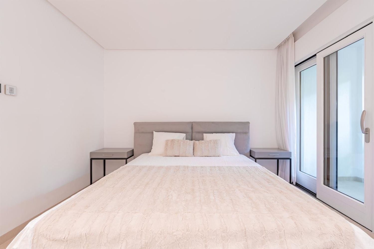 REF. LZ180426EST – Inmueble en Puerto de Estepona