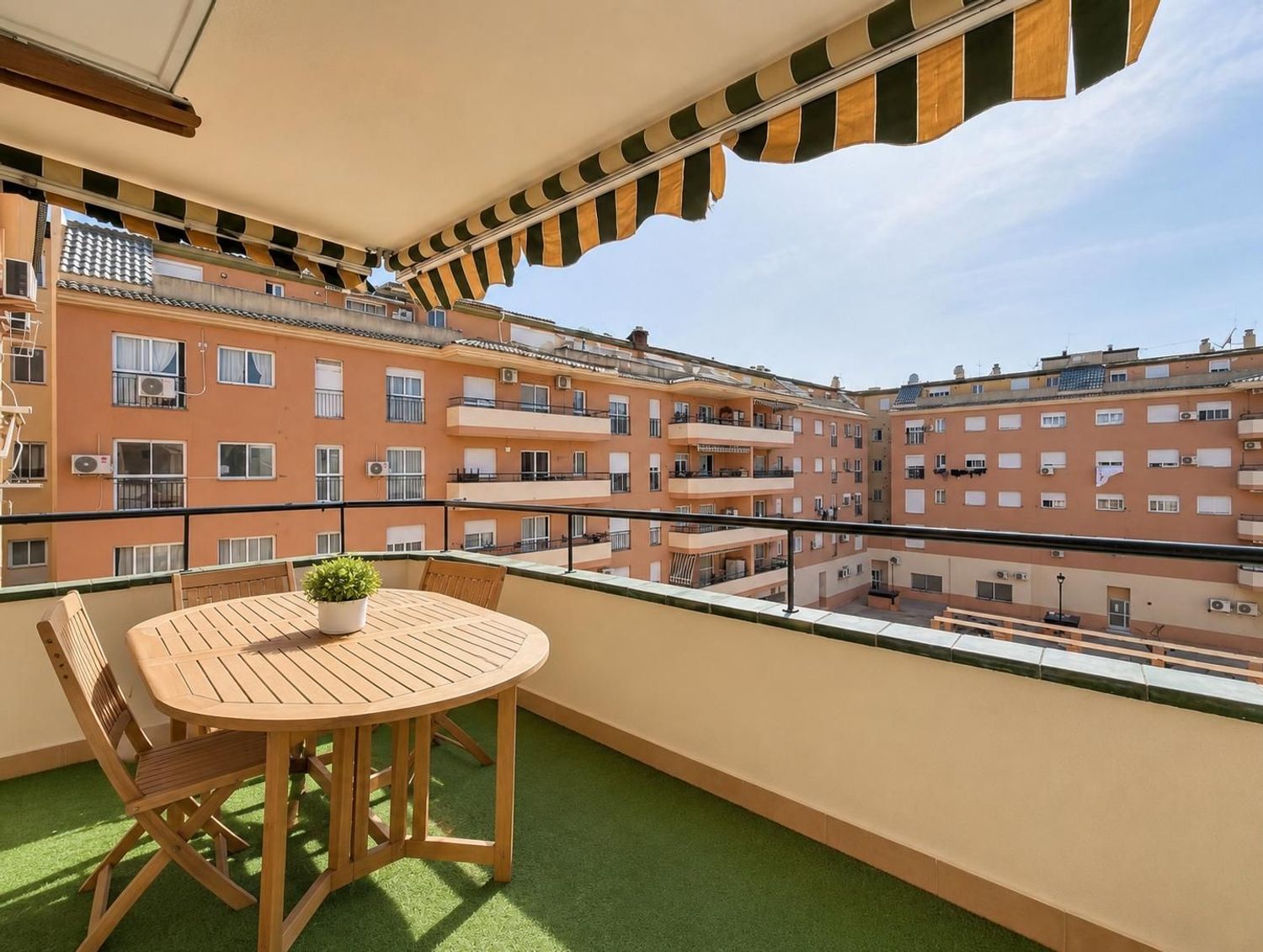 REF. LZ030626SAB – Inmueble en San Luis de Sabinillas