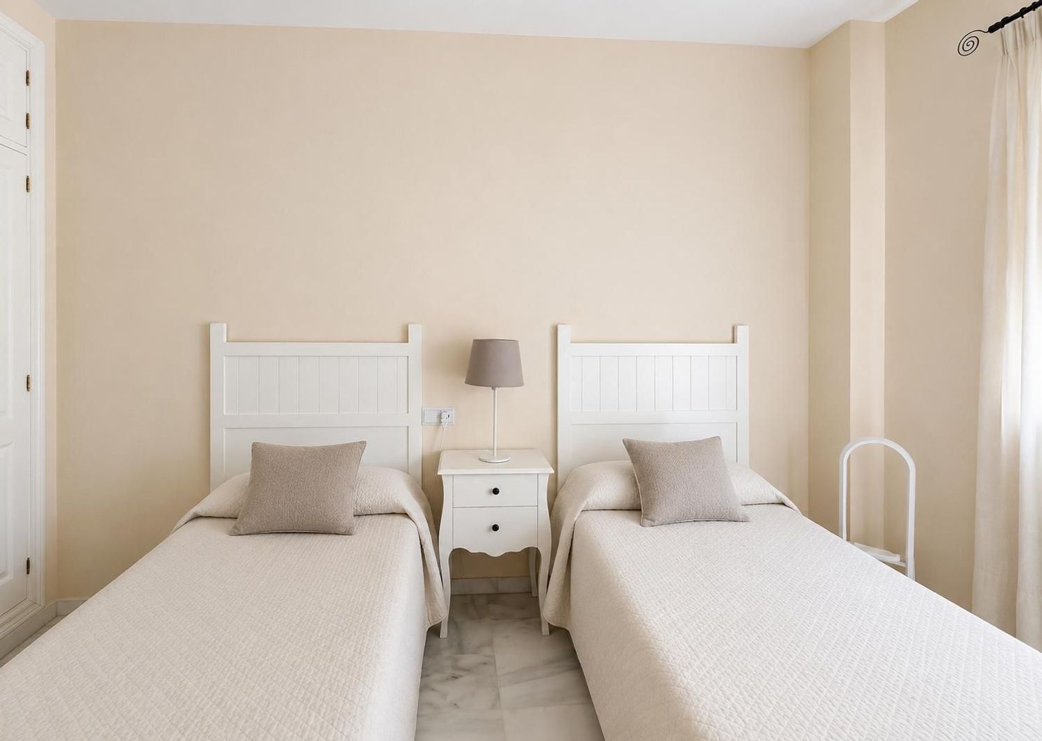 REF. LZ030626SAB – Inmueble en San Luis de Sabinillas
