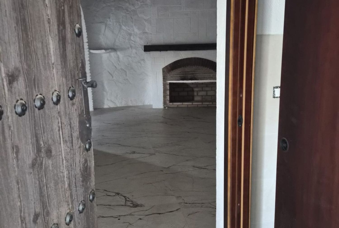 REF. JS010426ALO – Inmueble en Alora