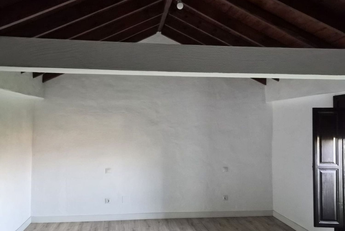 REF. JS010426ALO – Inmueble en Alora