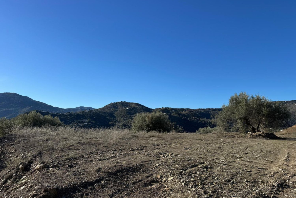 REF. DK260626CO – Inmueble en Comares