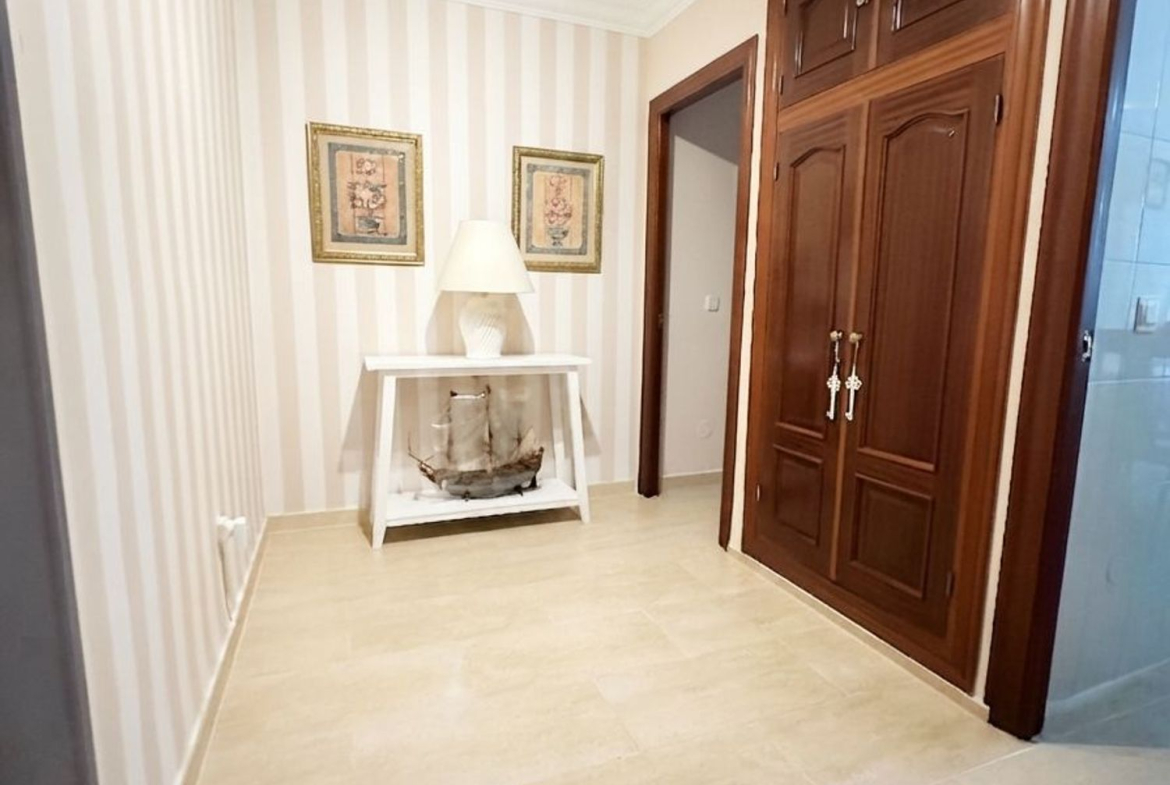 REF. LZ040526EST – Inmueble en Puerto de Estepona