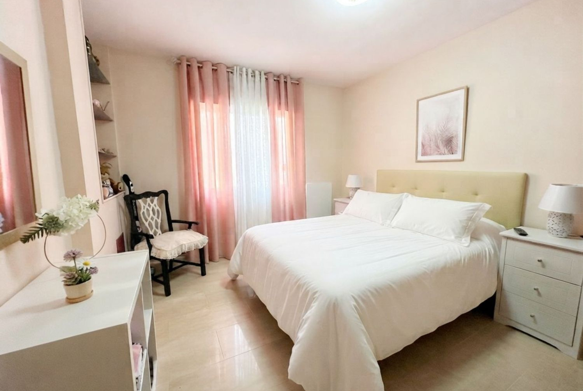 REF. LZ040526EST – Inmueble en Puerto de Estepona