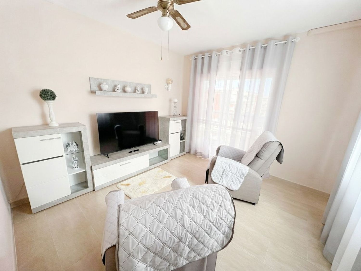 1458044821 REF. LZ040526EST – Inmueble en Puerto de Estepona