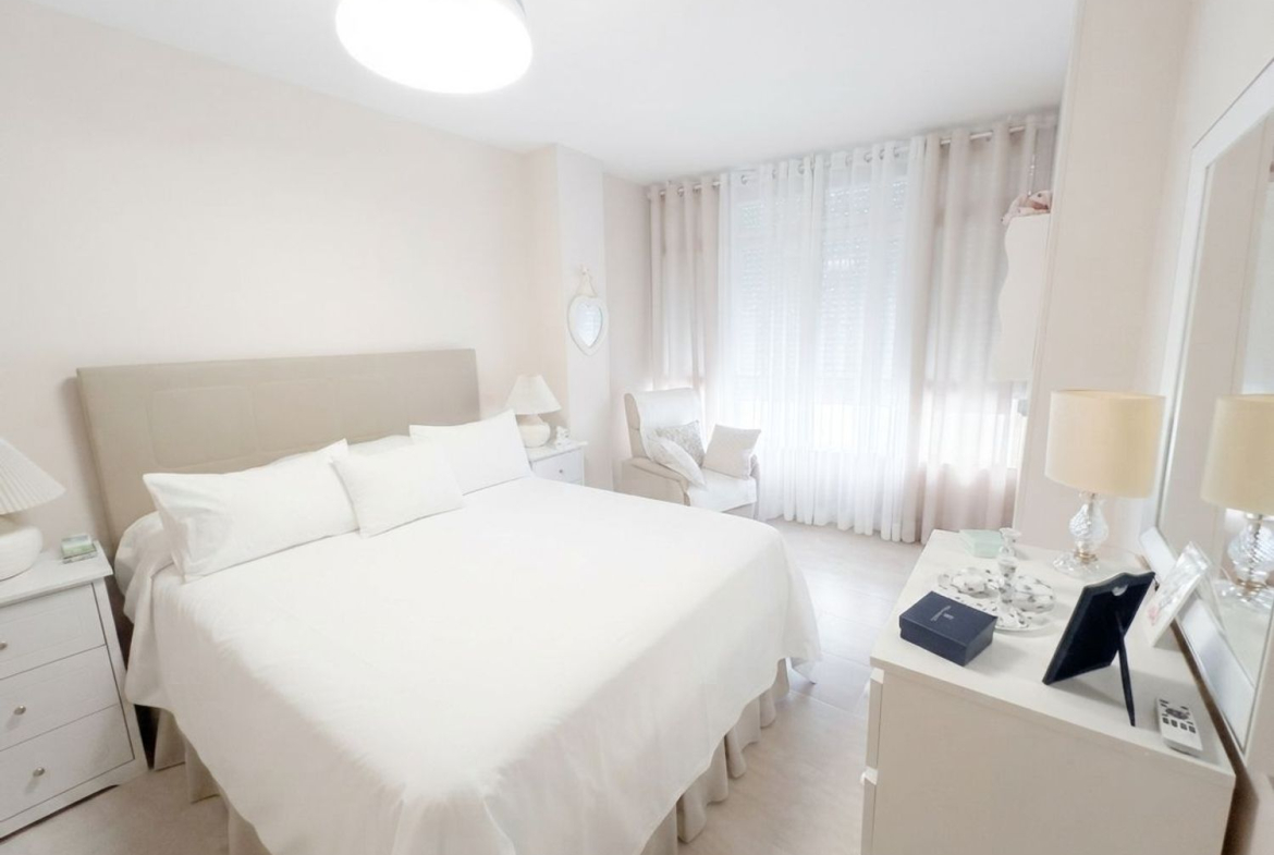 REF. LZ040526EST – Inmueble en Puerto de Estepona