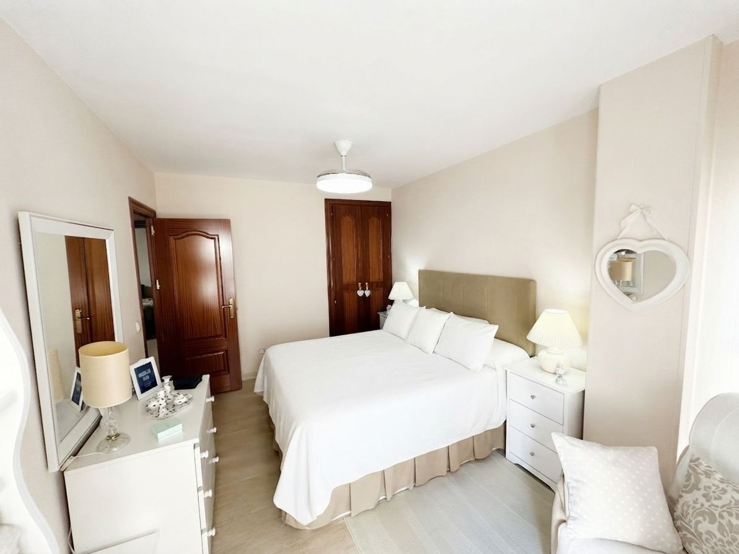1458044878 REF. LZ040526EST – Inmueble en Puerto de Estepona