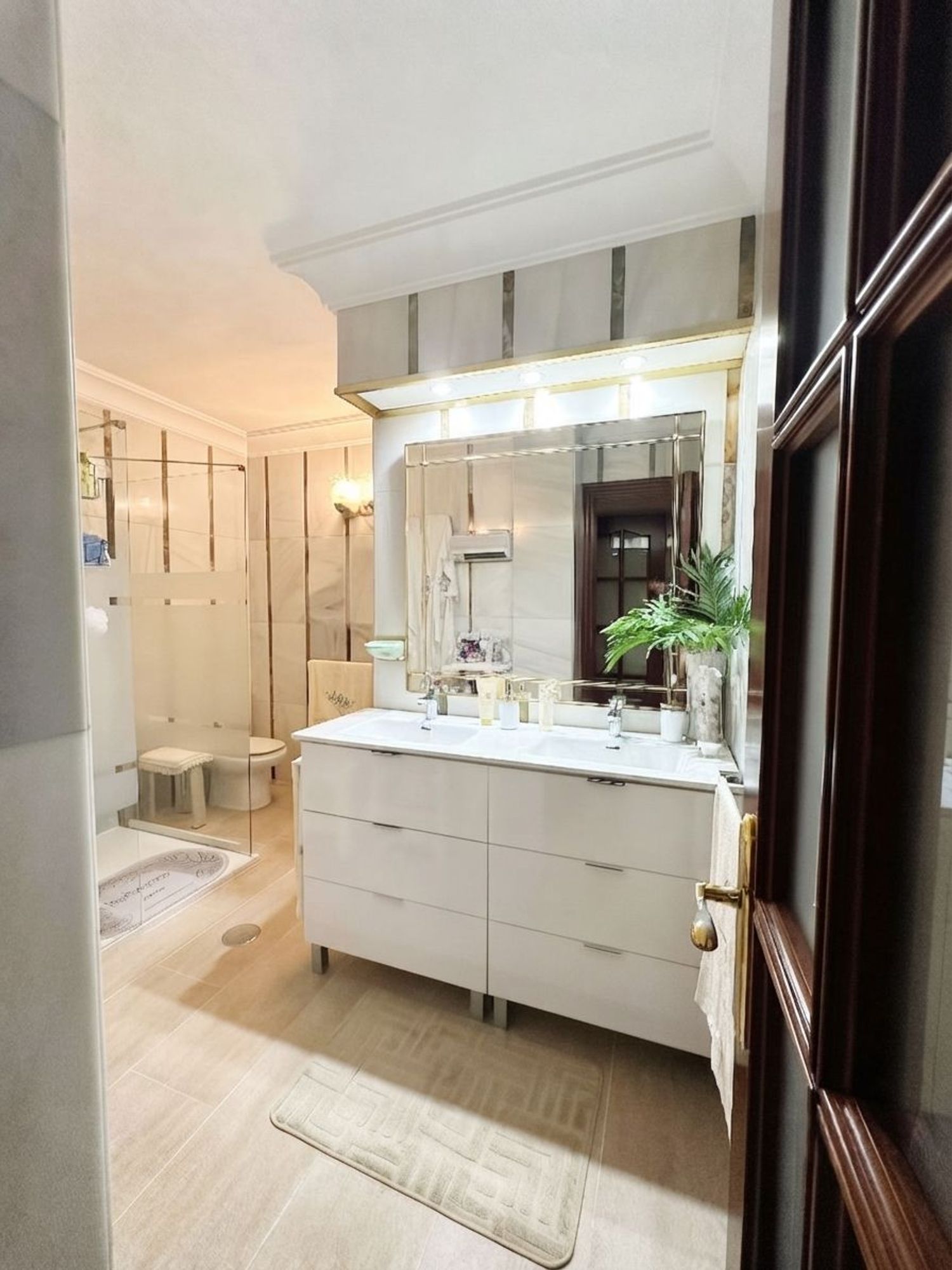 1458044879 REF. LZ040526EST – Inmueble en Puerto de Estepona