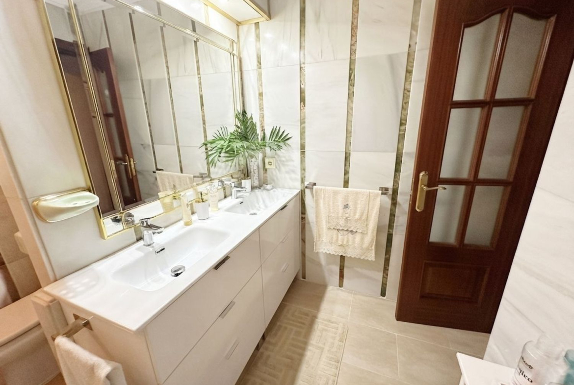 REF. LZ040526EST – Inmueble en Puerto de Estepona