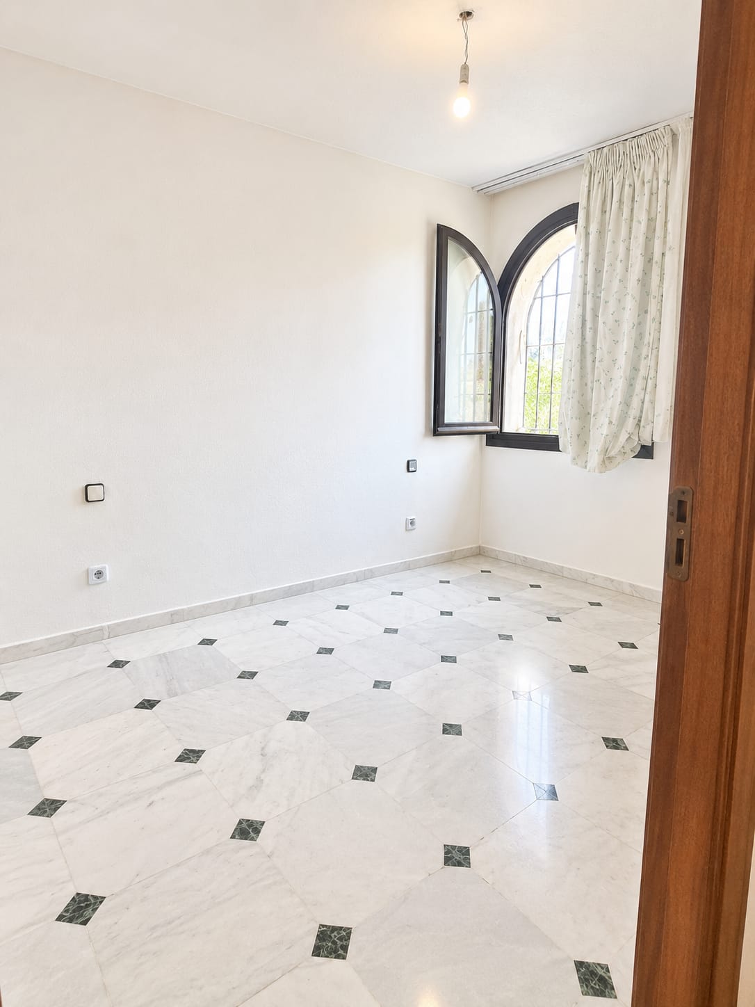 REF. LZ010426EST – Inmueble en Zona Calvario