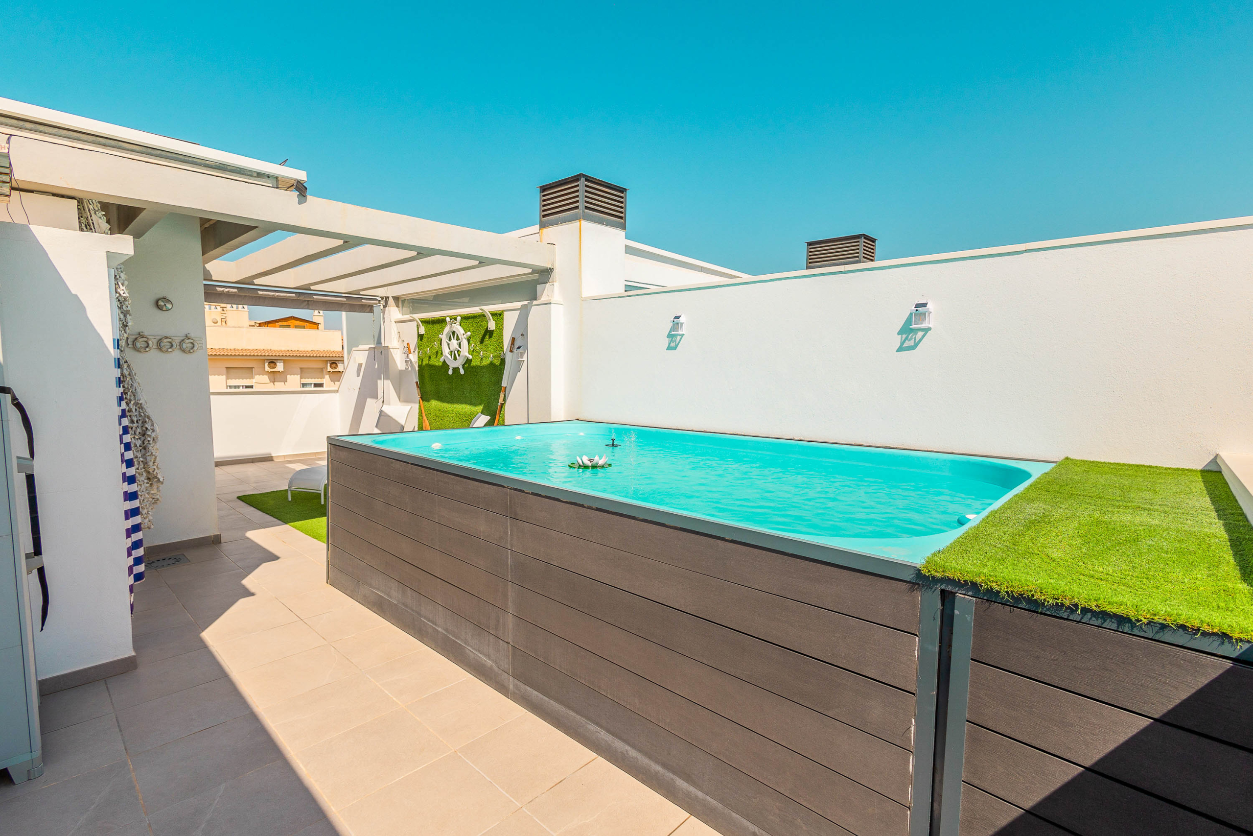 Calle Aura-Vélez Málaga Ref. SP211026TDB – Ático con Vistas al Mar en Torre de Benagalbón