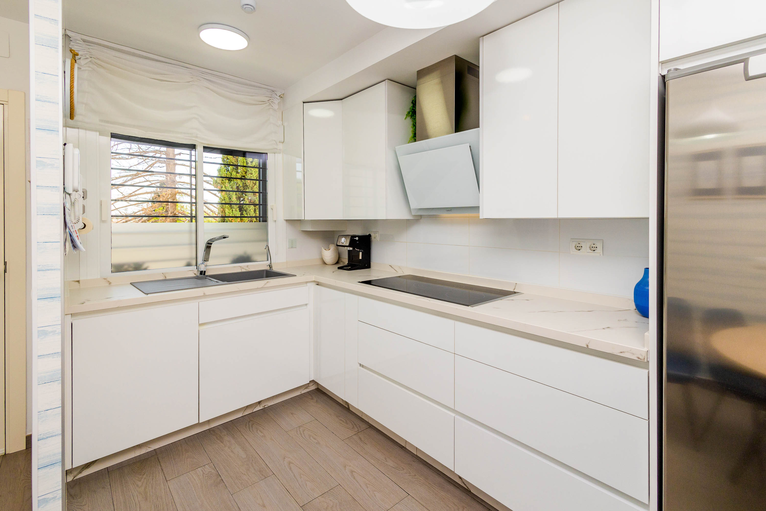 Calle Aura-Vélez Málaga Ref. SP211026TDB – Ático con Vistas al Mar en Torre de Benagalbón