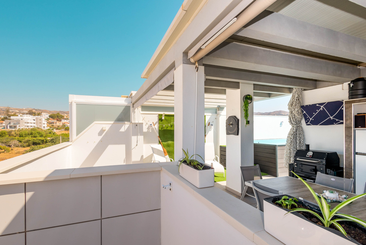 Ref. SP211026TDB – Ático con Vistas al Mar en Torre de Benagalbón