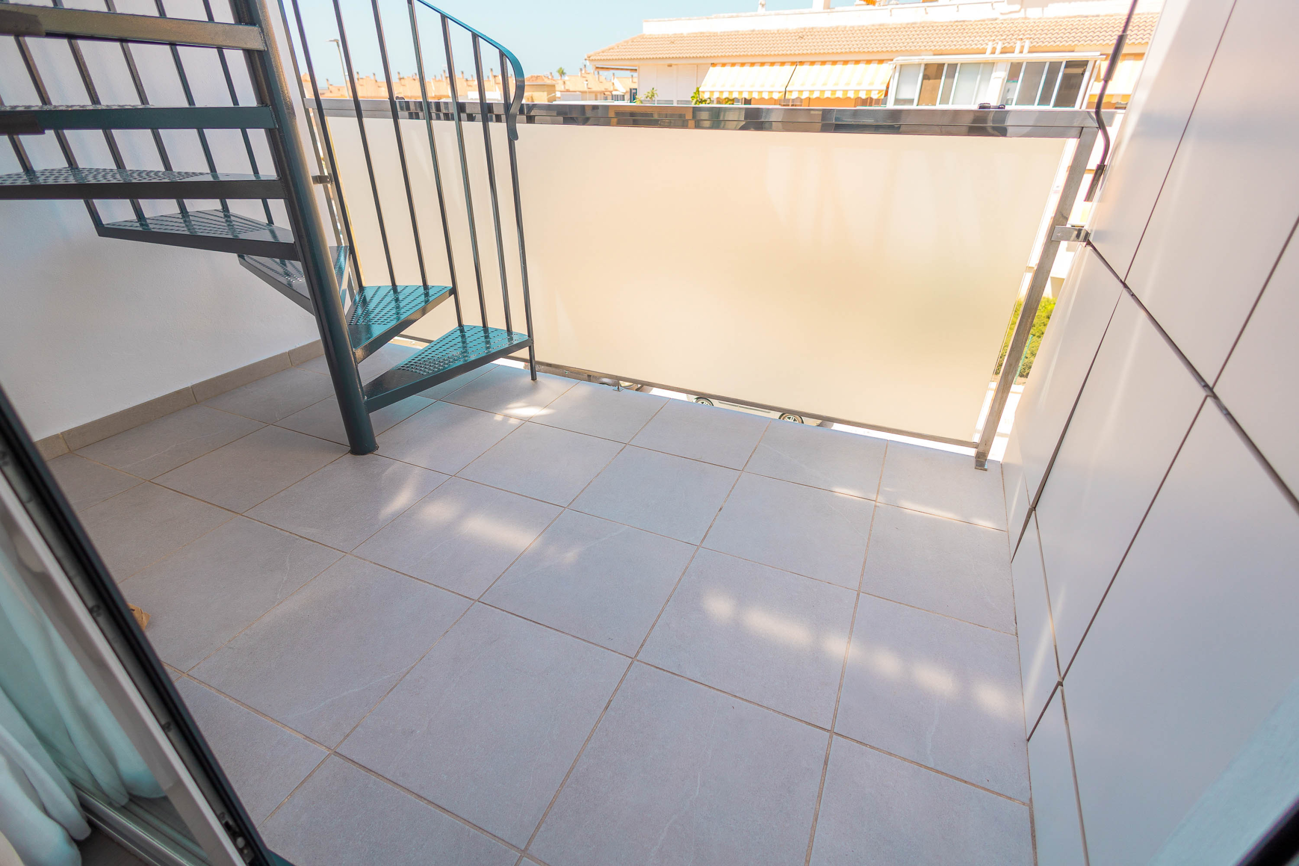 Calle Aura-Vélez Málaga Ref. SP211026TDB – Ático con Vistas al Mar en Torre de Benagalbón